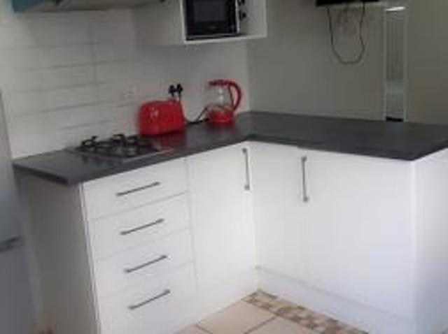 Bachelor apartment in Aston Bay