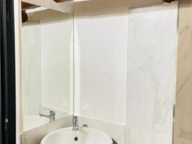 Bachelor apartment in Athlone Park
