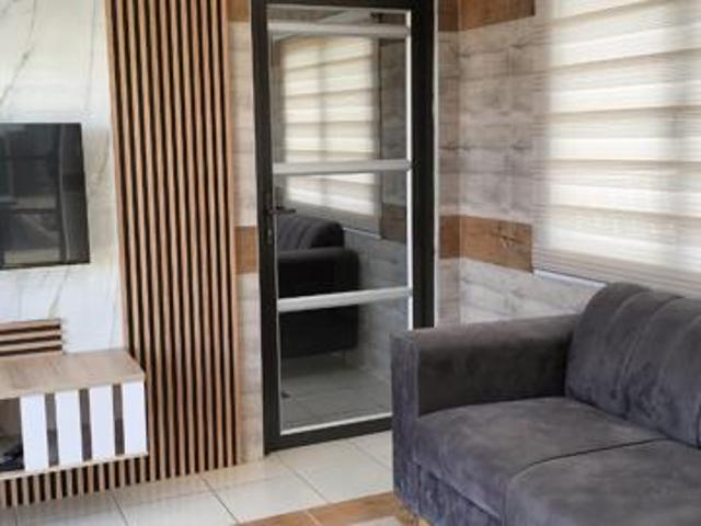 Bachelor apartment in Athlone Park