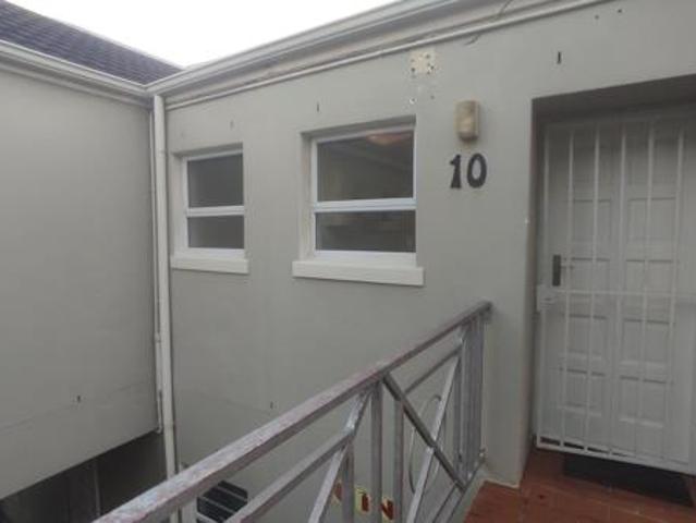 Bachelor apartment in Bergvliet