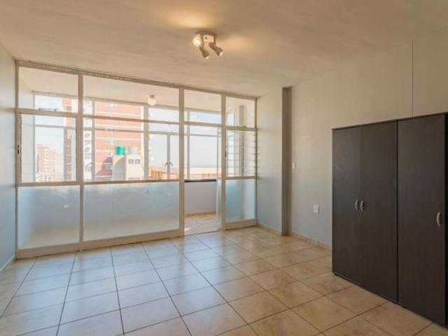 Bachelor apartment in Berea