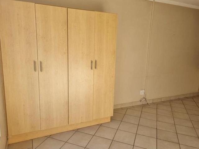 Bachelor apartment in Bloemfontein Central