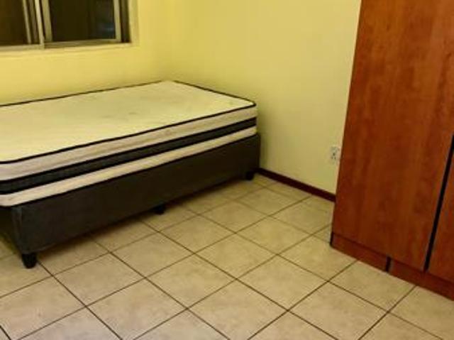 Bachelor apartment in Braamfontein