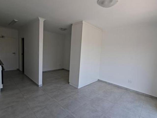 Bachelor apartment in Grassy Park
