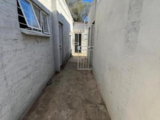 Bachelor apartment in Douglas