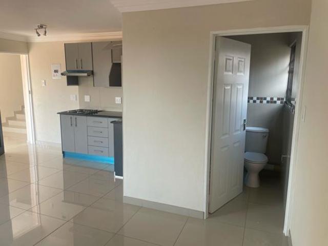 Bachelor apartment in Dawn Park
