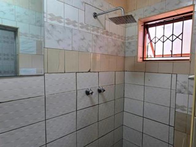 Bachelor apartment in Dawnside