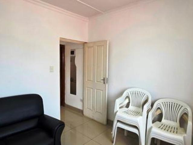 Bachelor apartment in Dawnside
