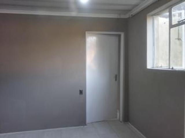 Bachelor apartment in Delville