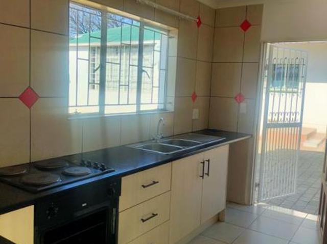 Bachelor apartment in Delville