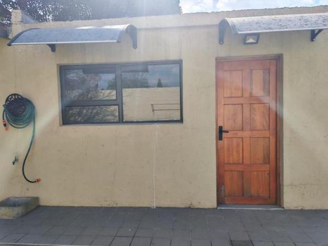 Bachelor apartment in Edleen