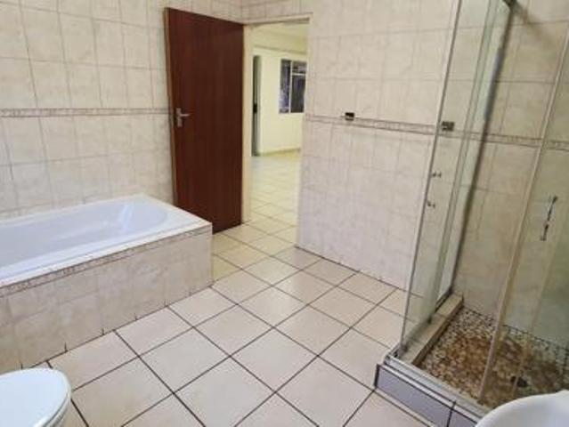 Bachelor apartment in Eldoraigne