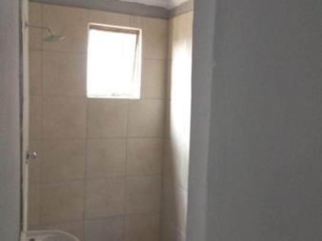 Bachelor apartment in Forest Hill