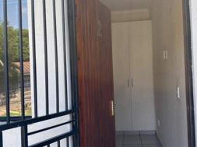 Bachelor apartment in Ferndale