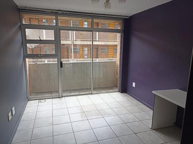 Bachelor apartment in Hillcrest