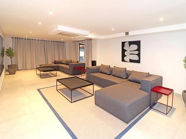 Bachelor apartment in Illovo