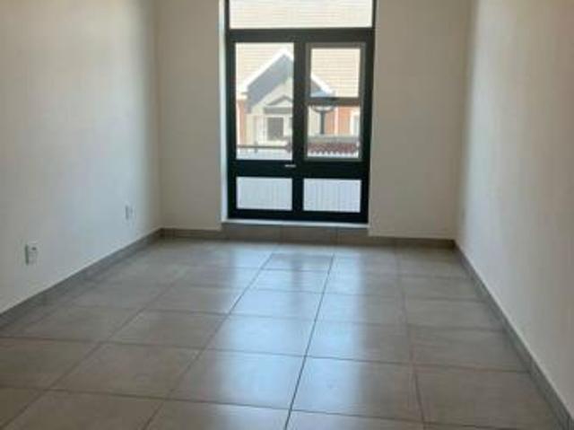 Bachelor apartment in Illovo