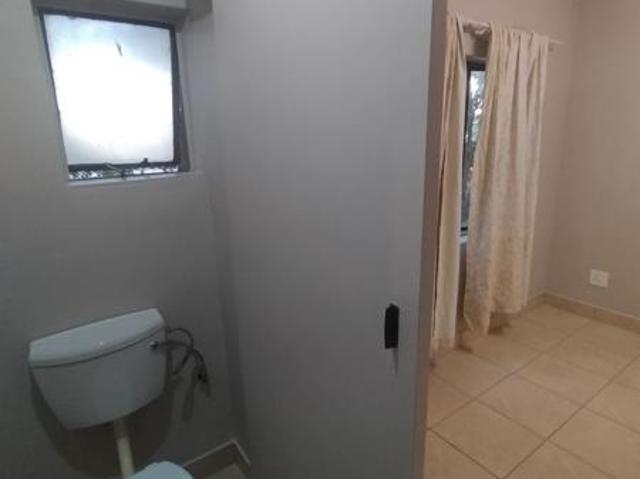 Bachelor apartment in Ivy Park