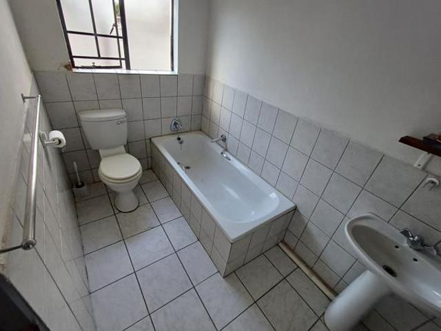 Bachelor apartment in Jansen Park