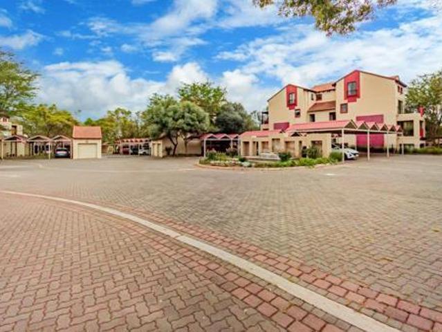 Bachelor apartment in Oukraal Estate