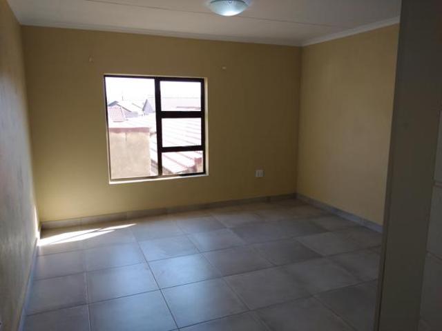 Bachelor apartment in Lotus Gardens