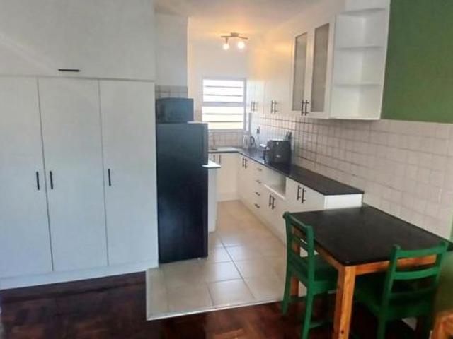 Bachelor apartment in Mowbray