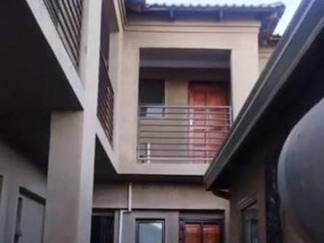 Bachelor apartment in Moletsane