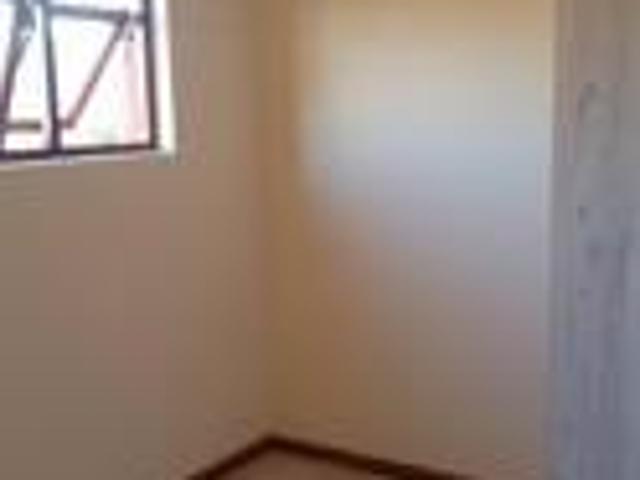 Bachelor apartment in Morningside
