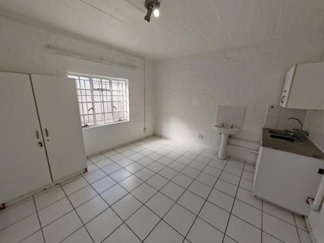 Bachelor apartment in Morningside