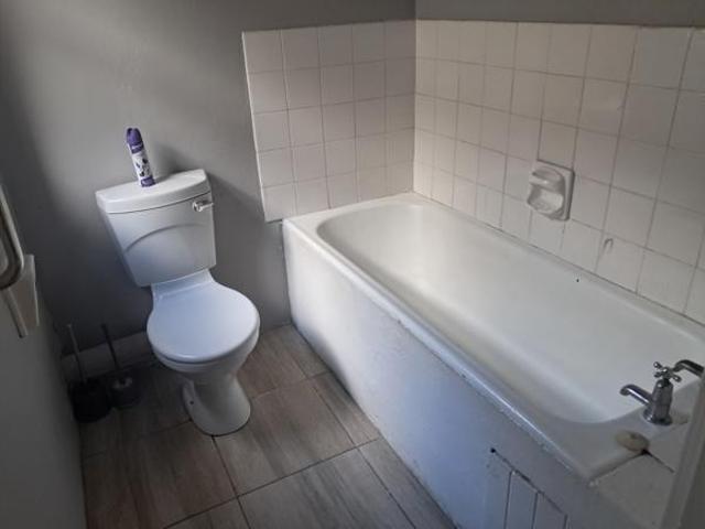 Bachelor apartment in Newton Park