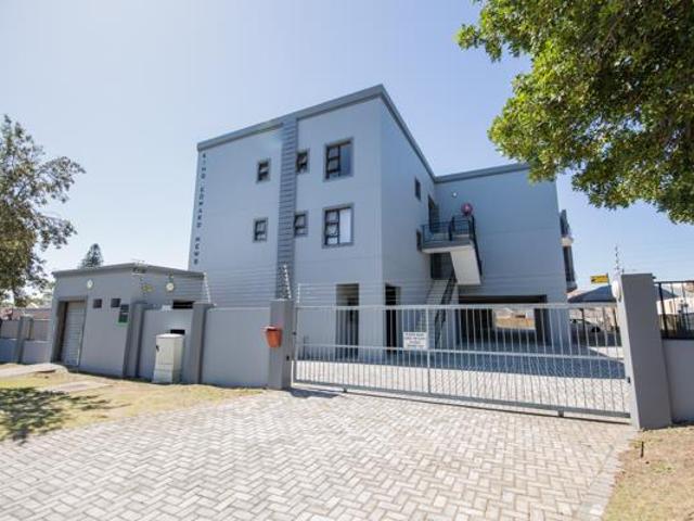 Bachelor apartment in Newton Park