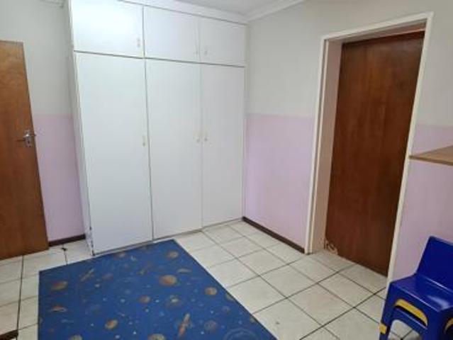 Bachelor apartment in Somerset Park