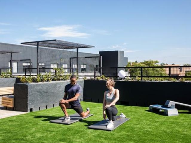 Bachelor apartment in Sandton Central