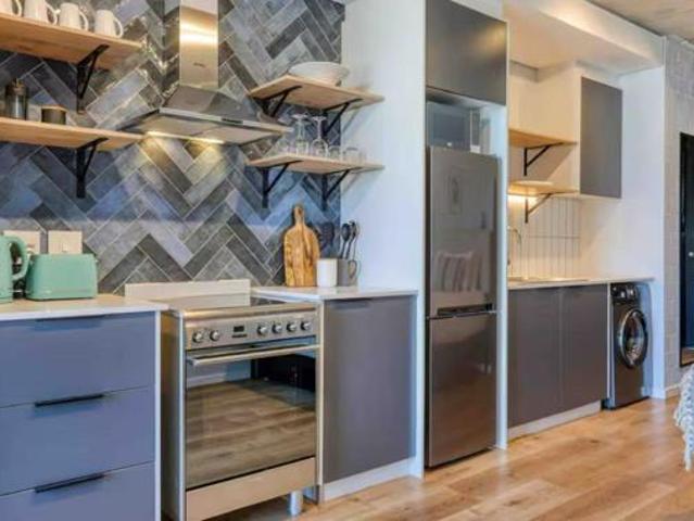 Bachelor apartment in Sea Point