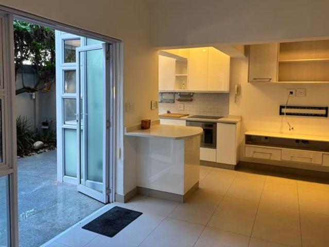 Bachelor apartment in Sea Point