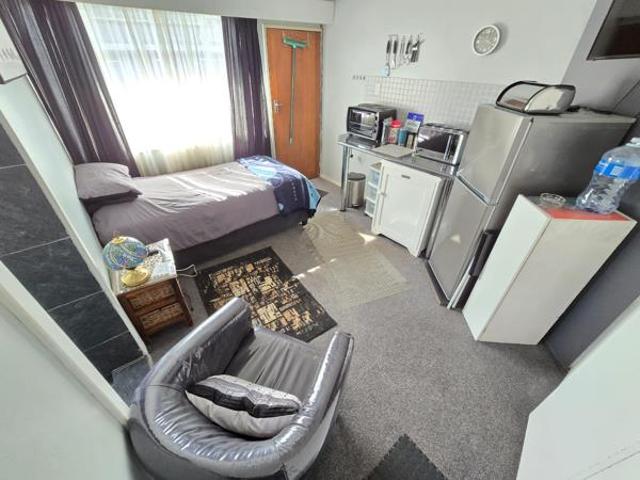 Bachelor apartment in Secunda
