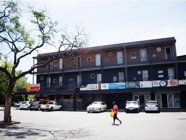 Bachelor apartment in Sunnyside