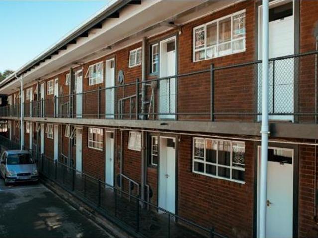 Bachelor apartment in Sunnyside