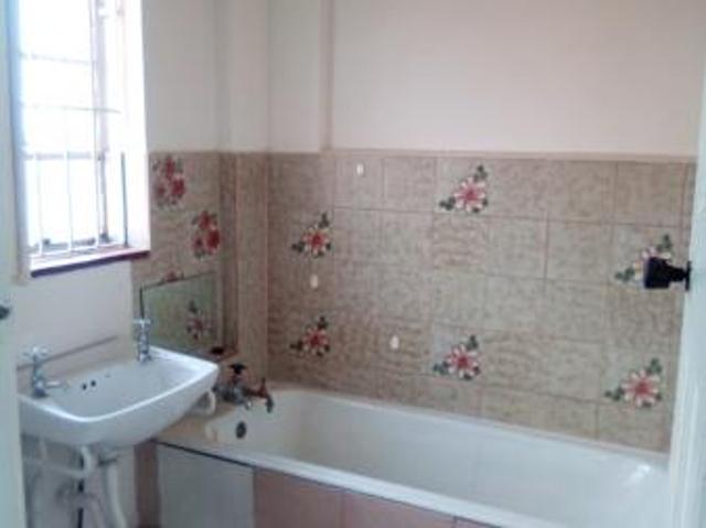 Bachelor apartment in Rosettenville
