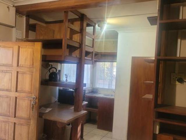 Bachelor apartment in Rembrandt Park