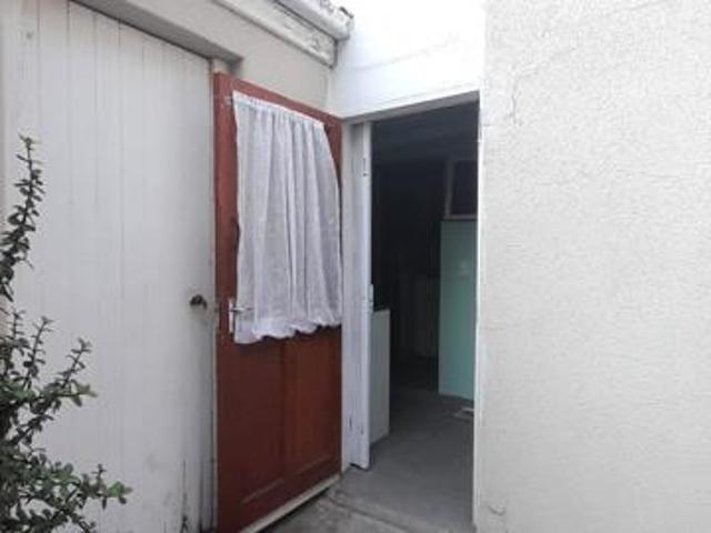 Bachelor apartment in Rugby