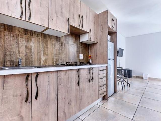 Bachelor apartment in Woodmead