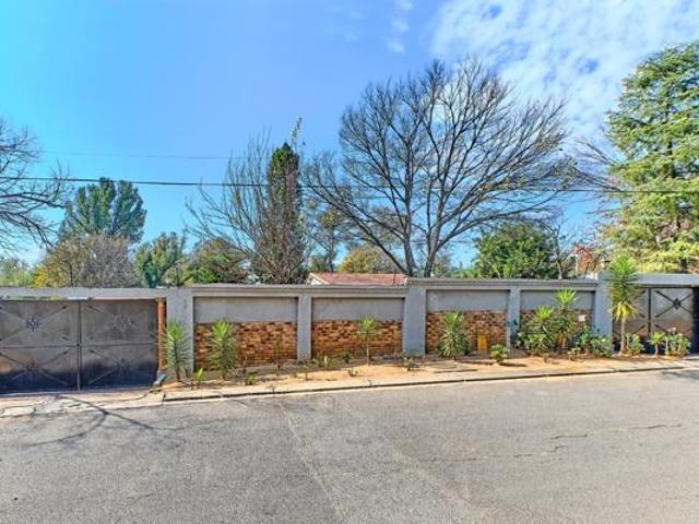 Bachelor apartment in Woodmead
