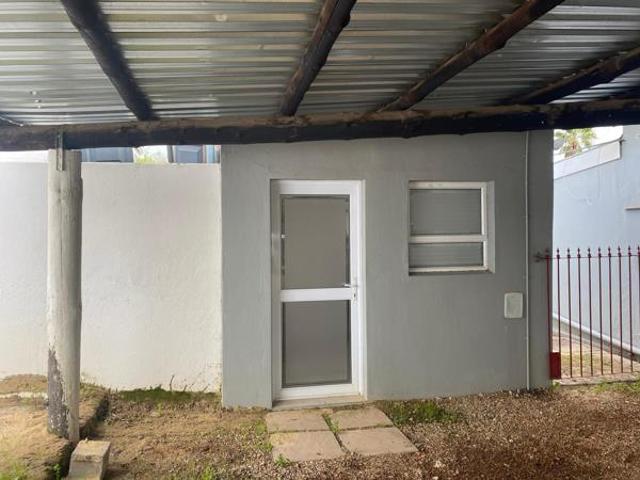 Bachelor apartment in Wellington North
