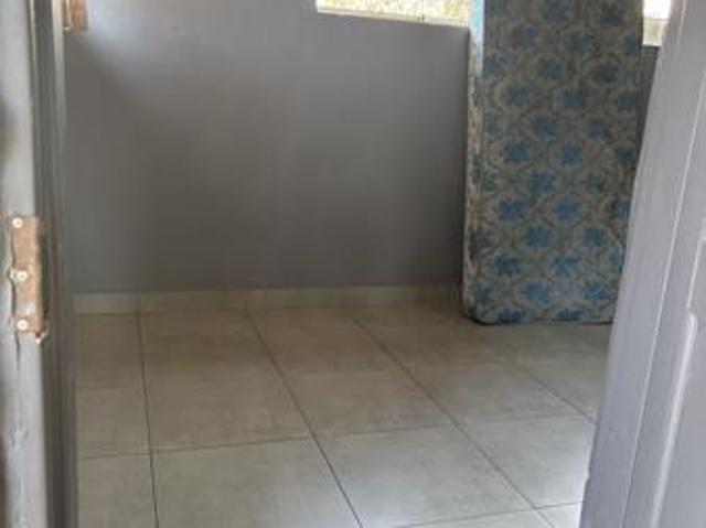 Bachelor apartment in Westdene