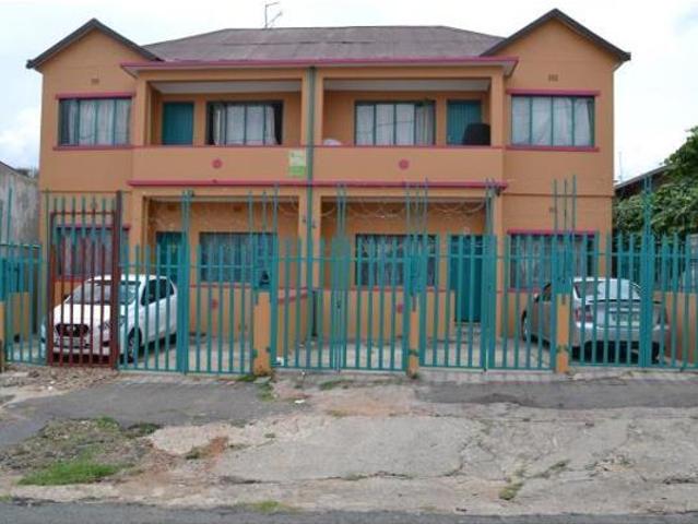 Bachelor apartment in Troyeville