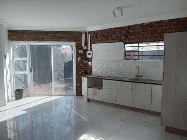 Bachelor apartment in Universitas
