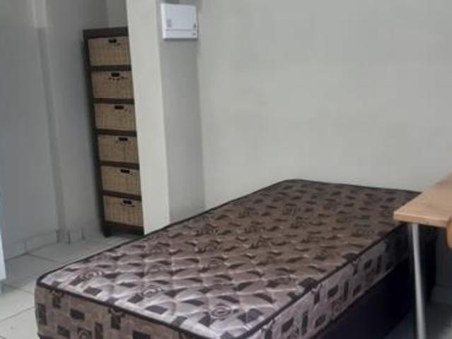 Bachelor apartment in Universitas