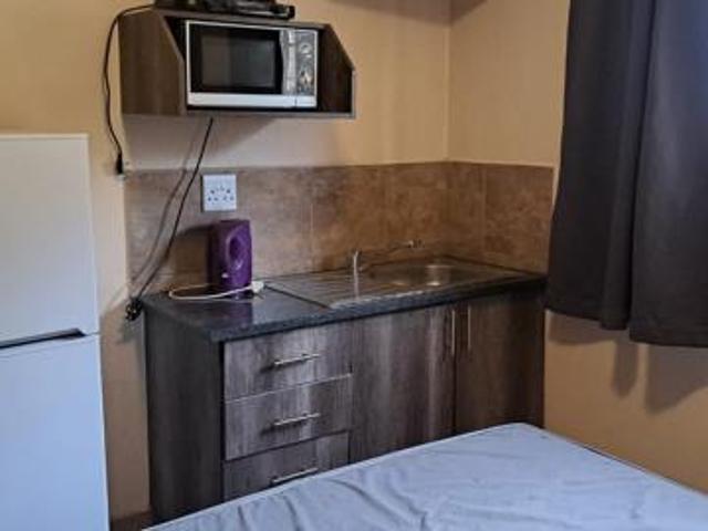 Bachelor apartment in Vaalpark