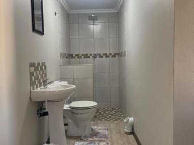 Bachelor apartment in Vanderbijlpark SE